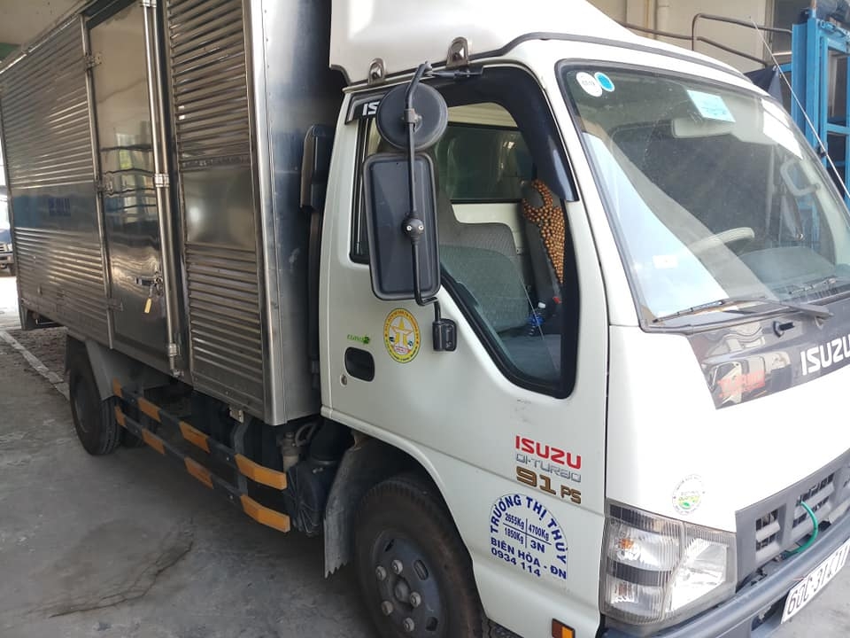 cần bán xe tải isuzu QKR đời 2016 tải 1,85 tấn thùng kín giá tốt trã góp