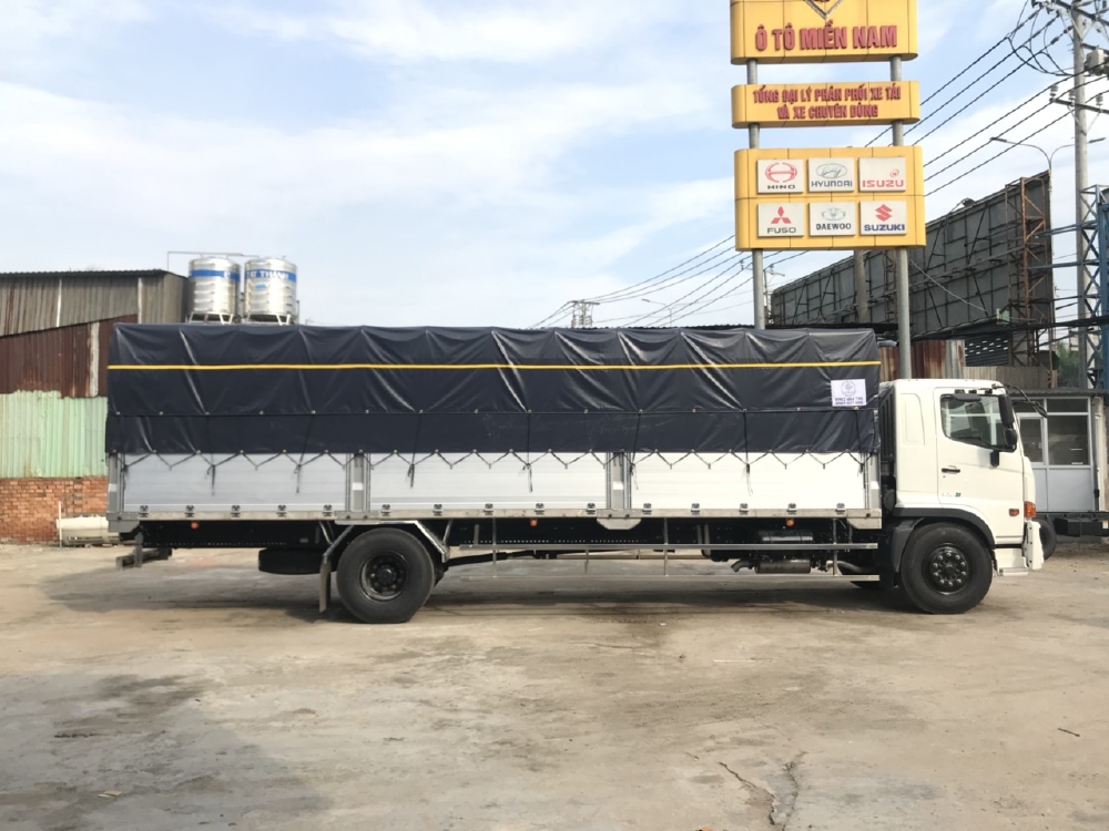 Xe tải HINO FG tải 8 tấn thùng mui bạt bửng nhôm dài 8.9m - Trả Góp