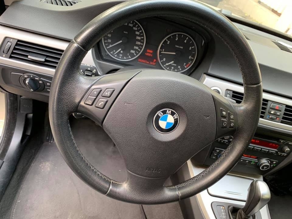 Gia đình cần bán xe Bmw 320i, 2008. số tự động, màu vàng cát