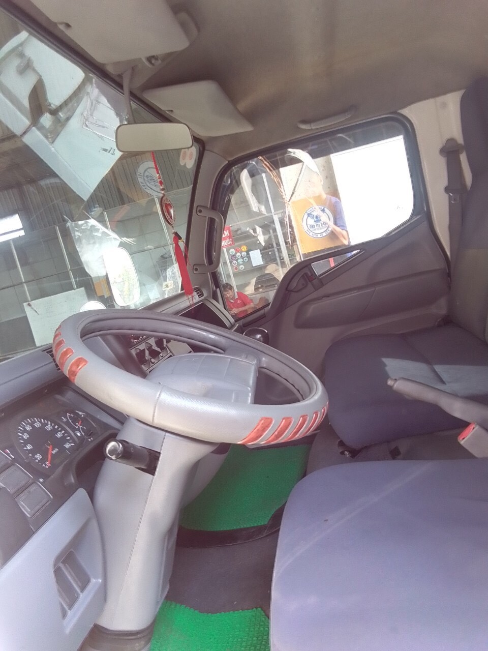 bán xe tải mitshubishi 3t5 đời 2012 thùng kín compusit