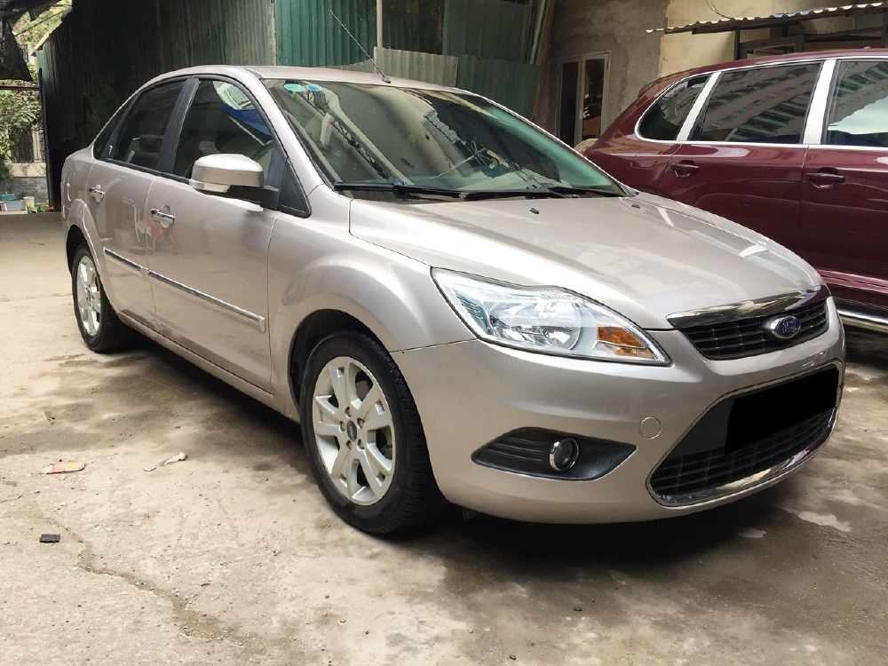 Bán Ford Focus 2012 tự động bản 2.0 màu ghi vàng xe rất đẹp.