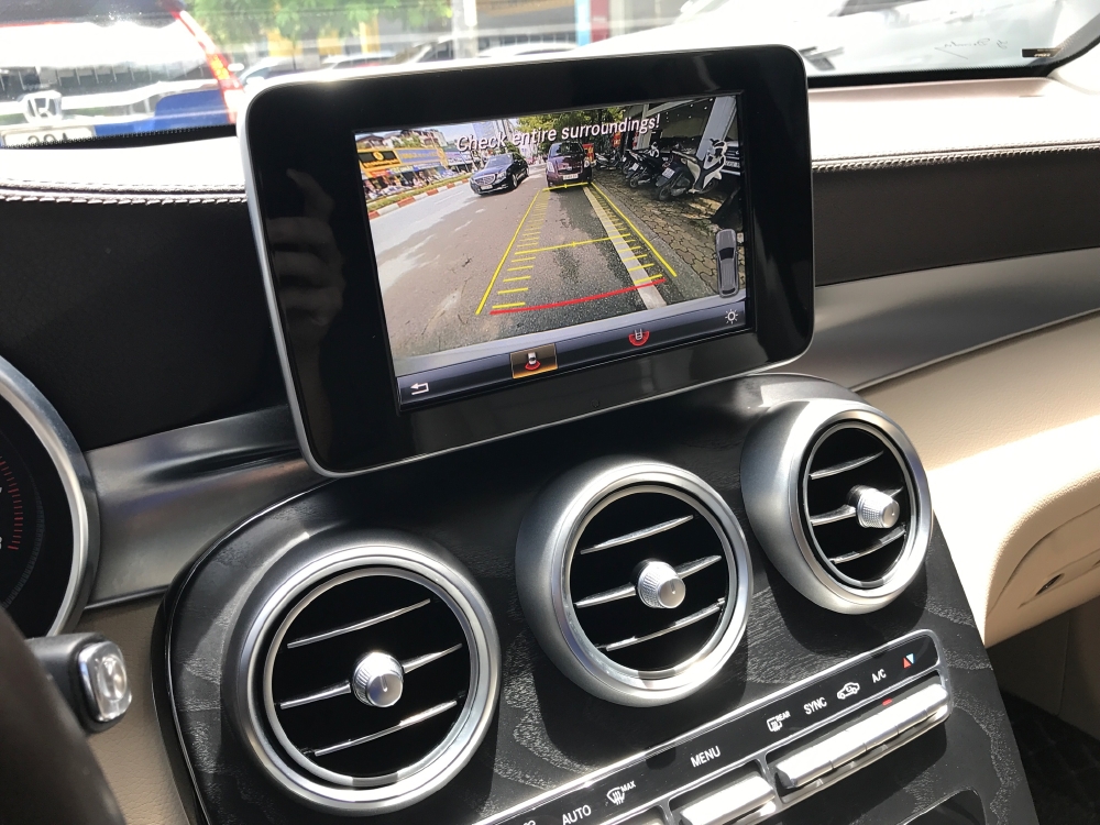 GLC300 model 2017 trắng