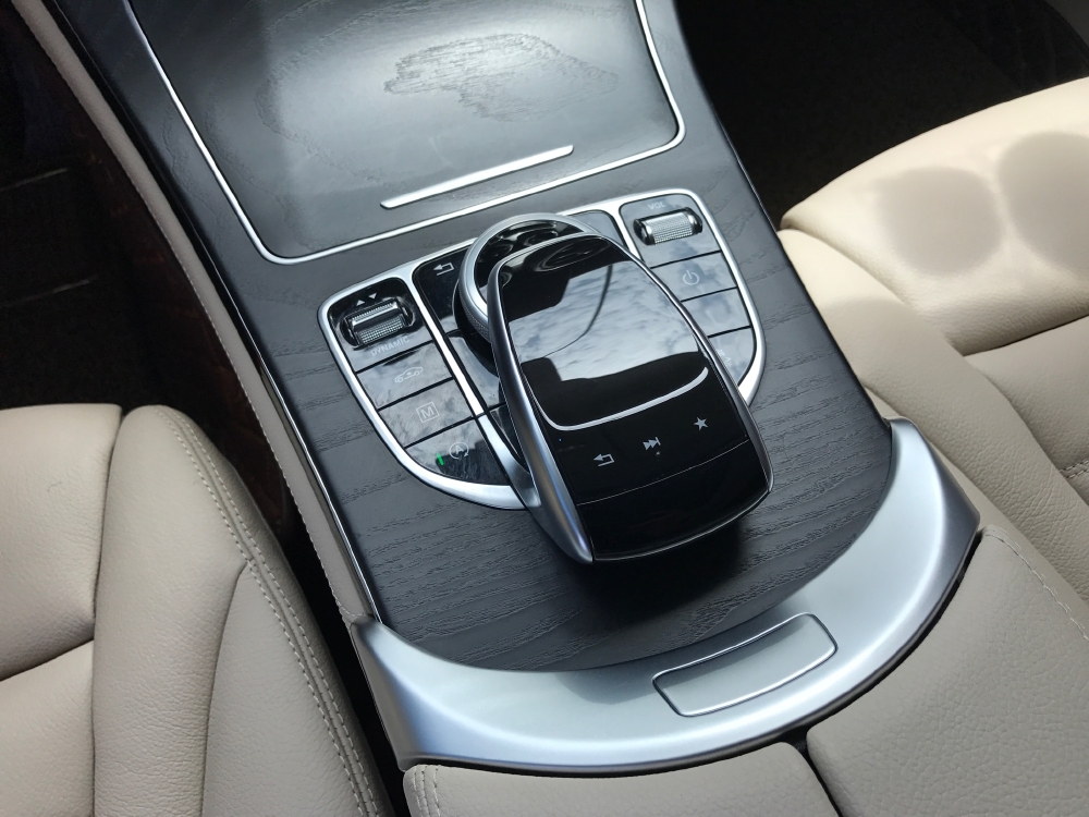 GLC300 model 2017 trắng