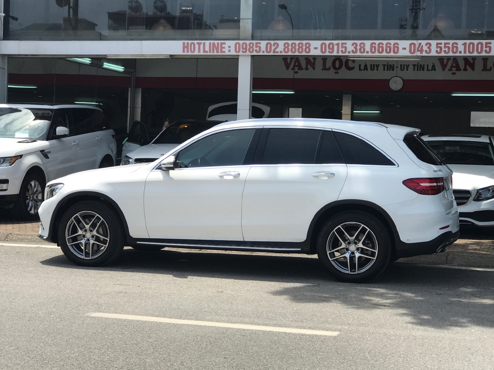 GLC300 model 2017 trắng