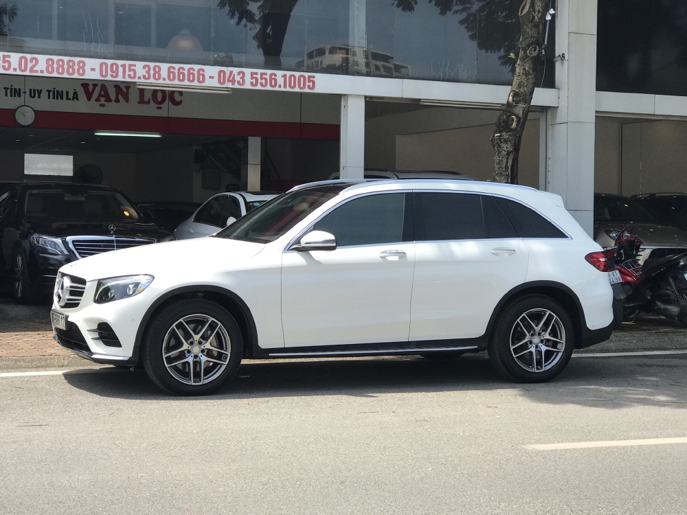 GLC300 model 2017 trắng