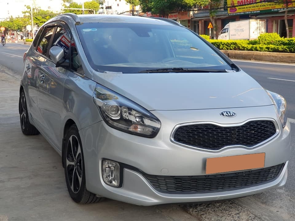 Bán xe Rondo 2017, số tự động, máy dầu, màu bạc nhà sử dụng gia đình