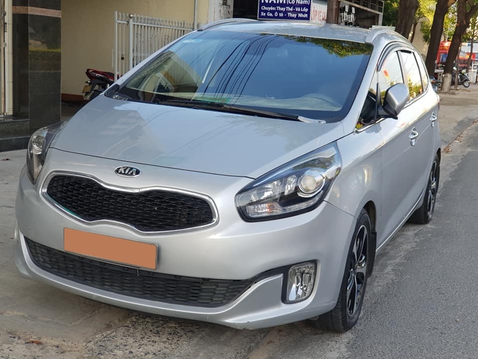 Bán xe Rondo 2017, số tự động, máy dầu, màu bạc nhà sử dụng gia đình