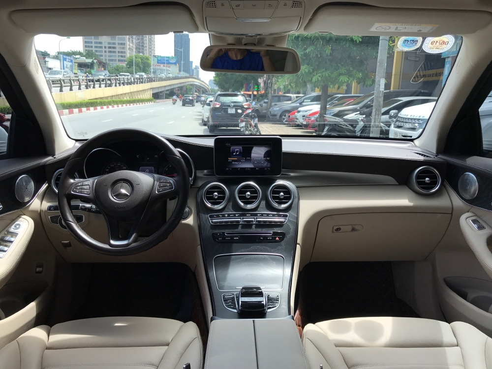 GLC300 model 2017 trắng