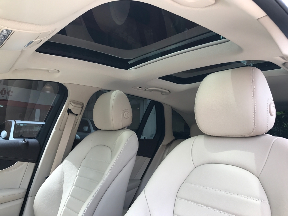 GLC300 model 2017 trắng