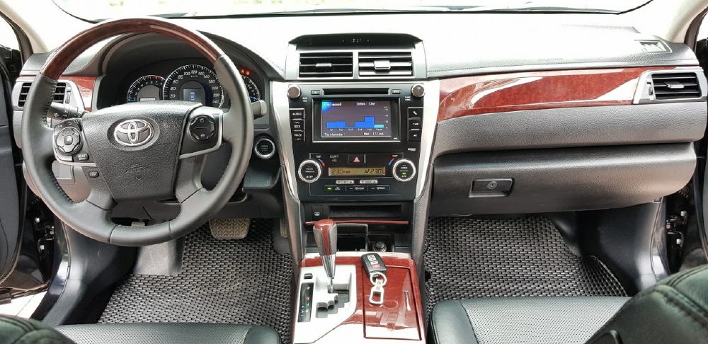 Bán Toyota Camry 2.5Q màu đen 2014