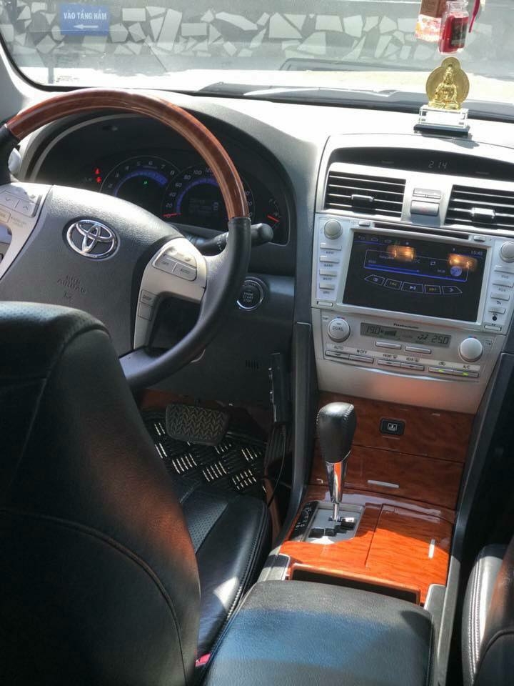 Nhà kẹt tiền bán Toyota Camry 3.5q 2010 số tự động bản full,