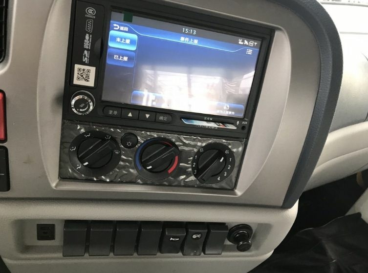 Dongfengb180 báo giá xe tải dongfeng b180 nhập khẩu tiêu chuẩn Euro V