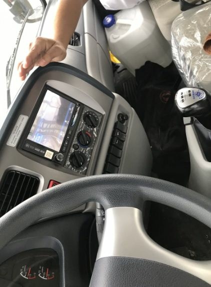Dongfengb180 báo giá xe tải dongfeng b180 nhập khẩu tiêu chuẩn Euro V