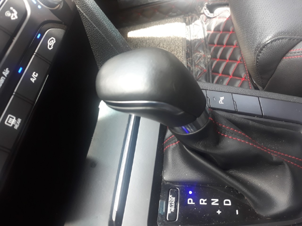 Hãng bán Elantra Sport 2018, màu vàng be, đúng chất, giá TL