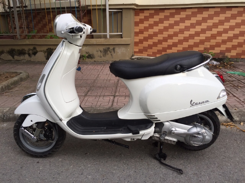 Piaggio Vespa lx màu trắng .nhà dùng.30M9-9956