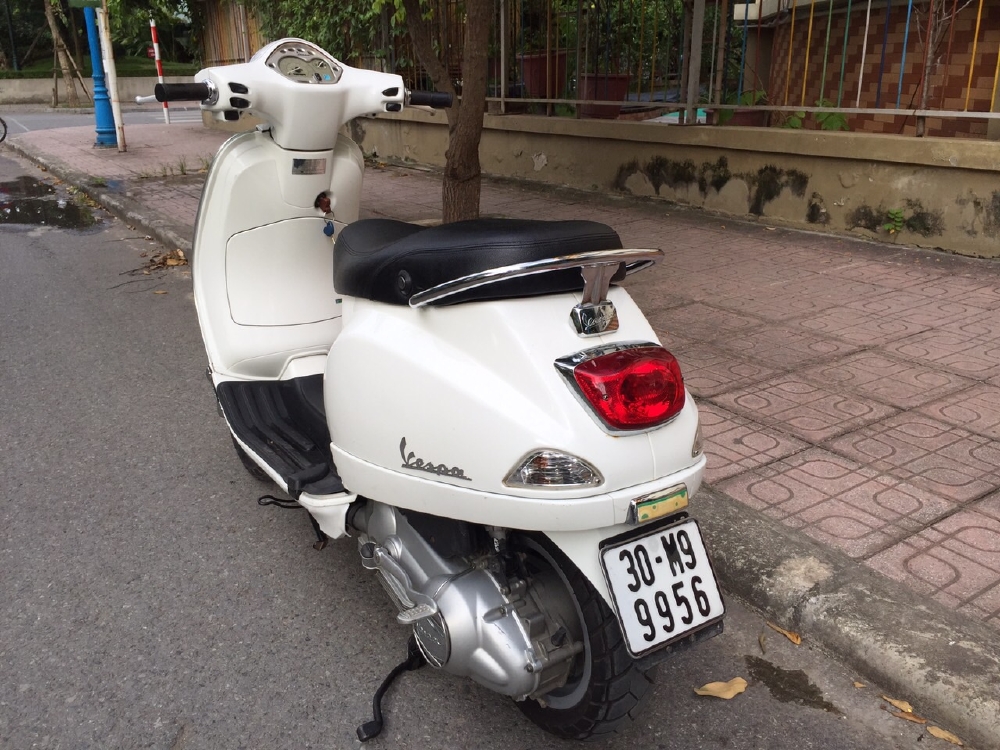 Piaggio Vespa lx màu trắng .nhà dùng.30M9-9956
