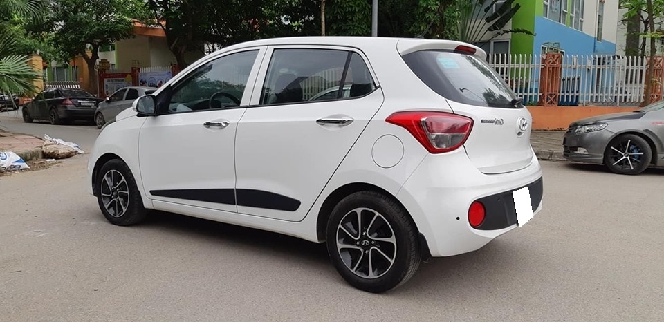 Gia đình cần bán I10, sản xuất 2018, số sàn, bản 1.25,
