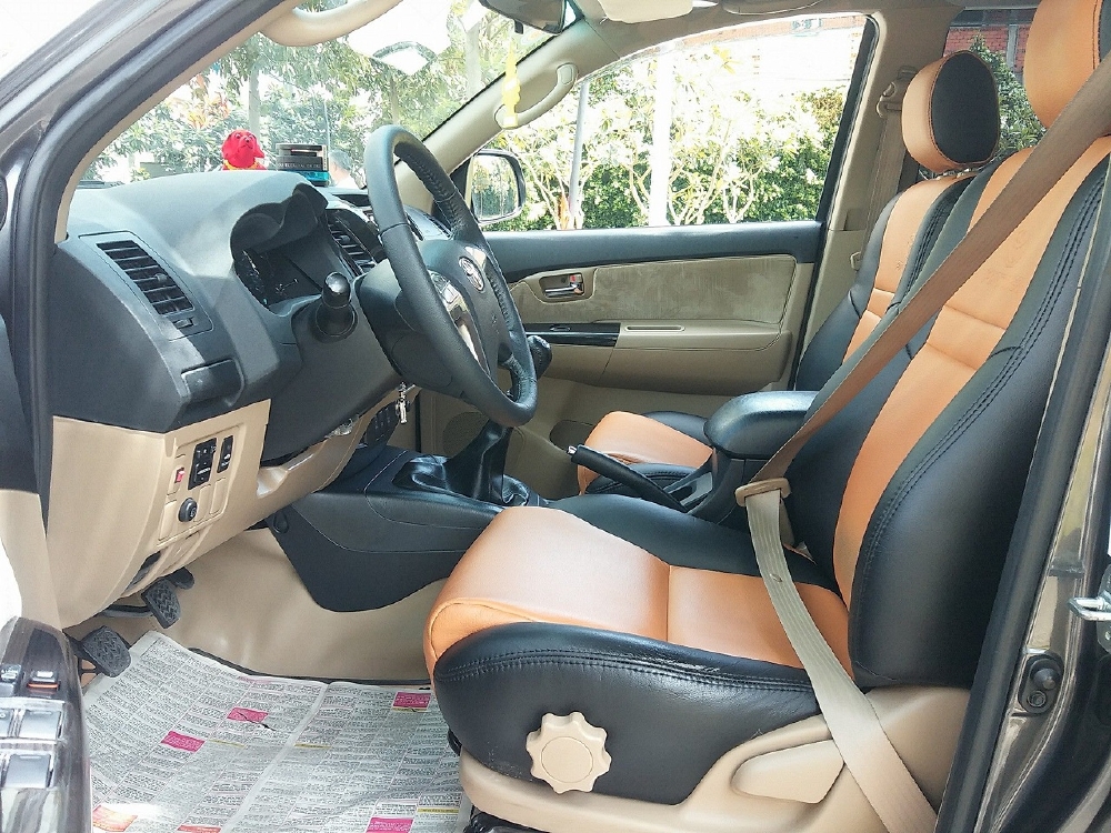 Cần bán xe Toyota Fortuner 2015 mt dầu màu xám chì zin