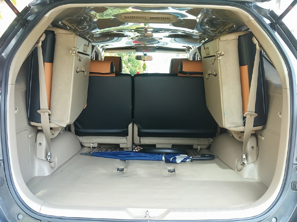 Cần bán xe Toyota Fortuner 2015 mt dầu màu xám chì zin