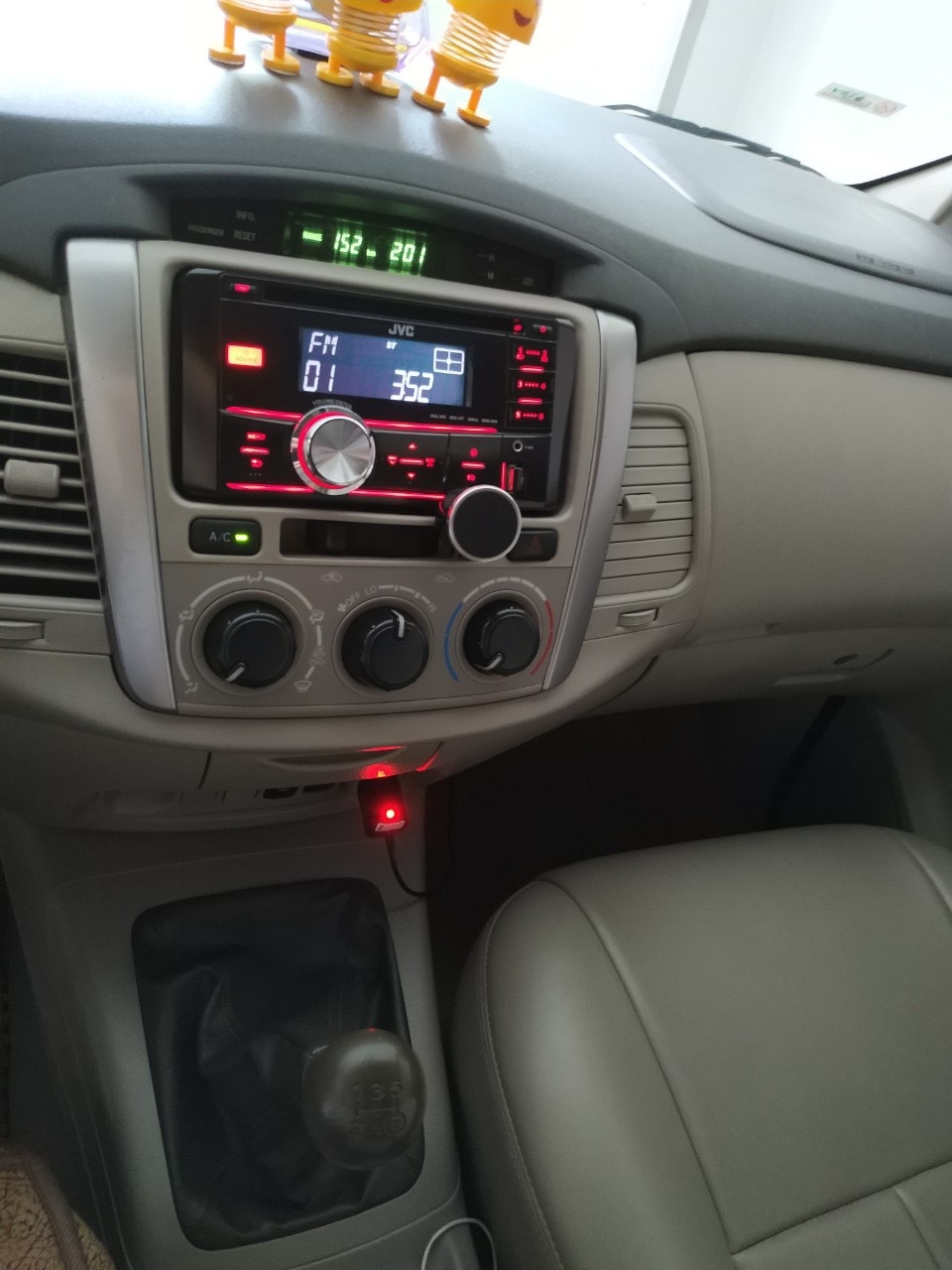 Hãng bán Innova E 2016, màu bạc, đúng chất, giá TL, hổ trợ góp