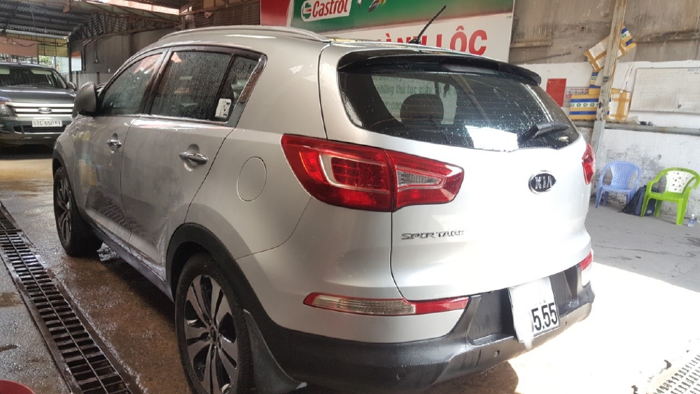 Hãng bán Kia Sportage 2 cầu 2010 đăng ký 2011, màu bạc, đúng chất, giá thương lượng