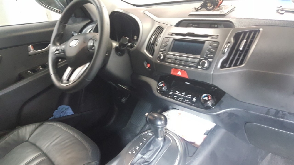 Hãng bán Kia Sportage 2 cầu 2010 đăng ký 2011, màu bạc, đúng chất, giá thương lượng