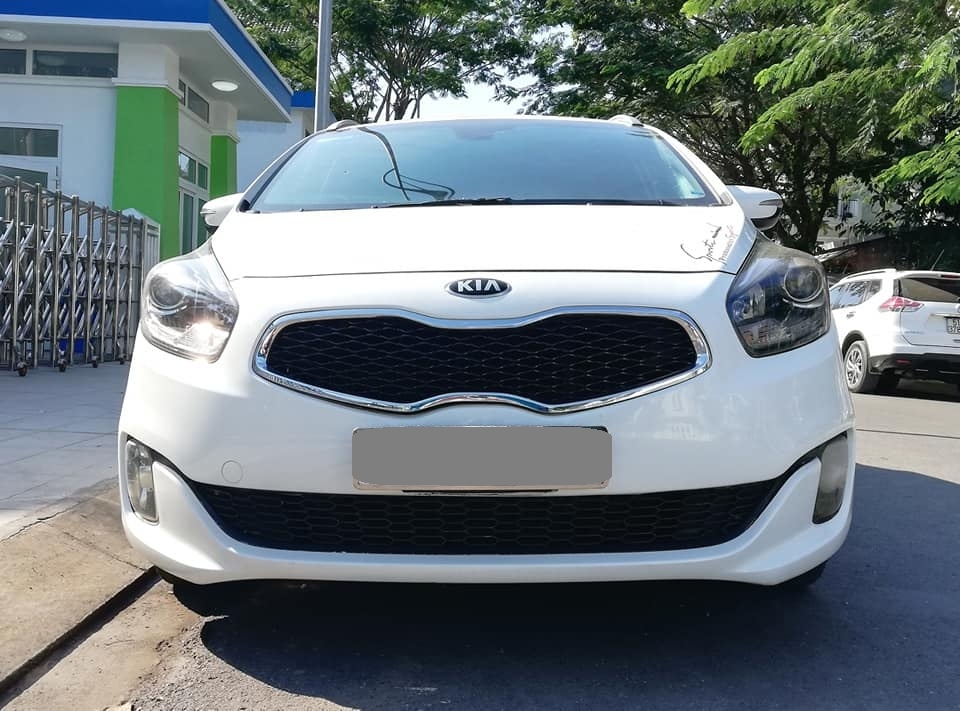 Bán Kia Rondo 2017 tự động dầu màu bạc xe gia đình chính chủ.
