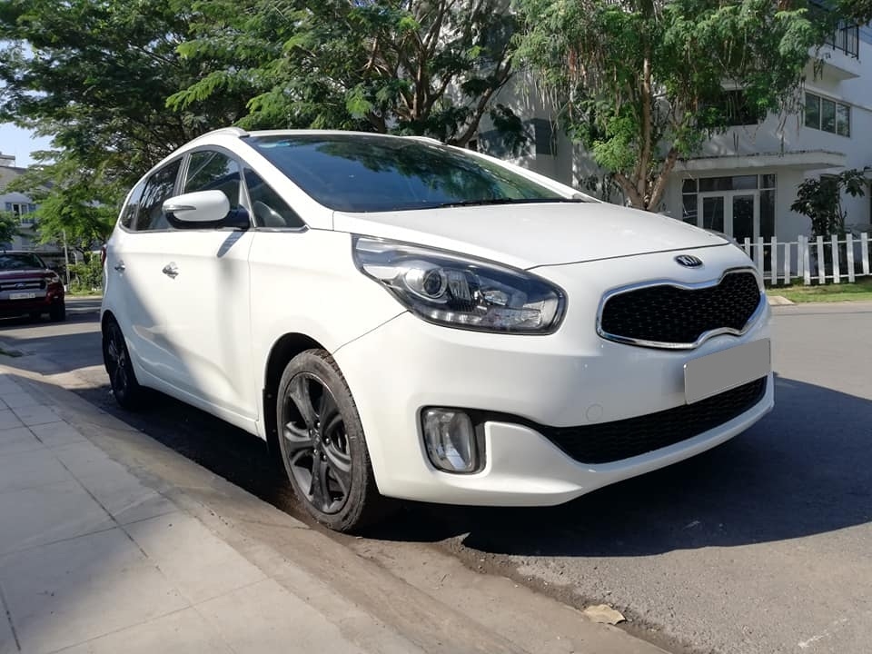 Bán Kia Rondo 2017 tự động dầu màu bạc xe gia đình chính chủ.