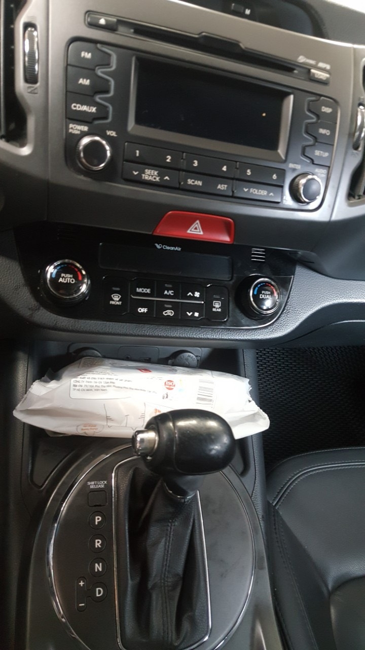 Hãng bán Kia Sportage 2 cầu 2010 đăng ký 2011, màu bạc, đúng chất, giá thương lượng