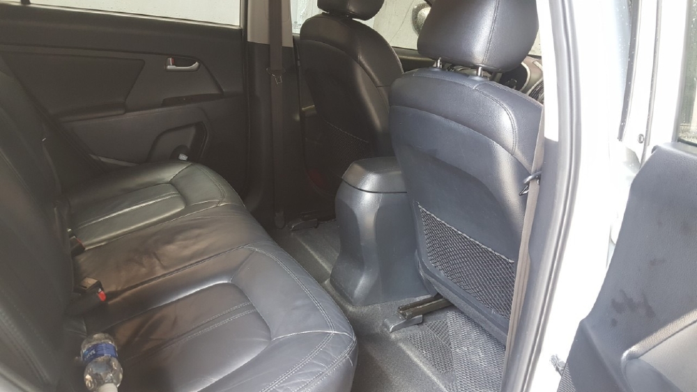 Hãng bán Kia Sportage 2 cầu 2010 đăng ký 2011, màu bạc, đúng chất, giá thương lượng