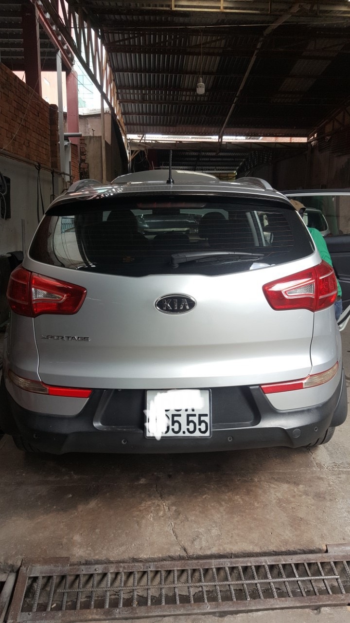 Hãng bán Kia Sportage 2 cầu 2010 đăng ký 2011, màu bạc, đúng chất, giá thương lượng