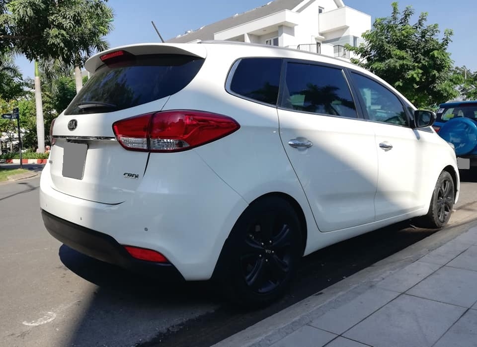 Bán Kia Rondo 2017 tự động dầu màu bạc xe gia đình chính chủ.