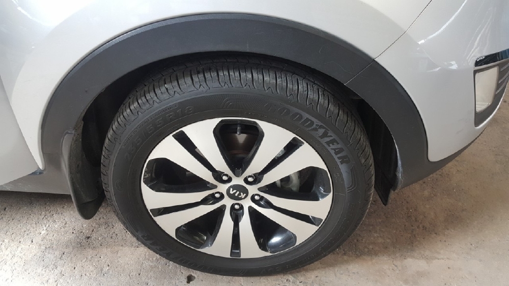 Hãng bán Kia Sportage 2 cầu 2010 đăng ký 2011, màu bạc, đúng chất, giá thương lượng