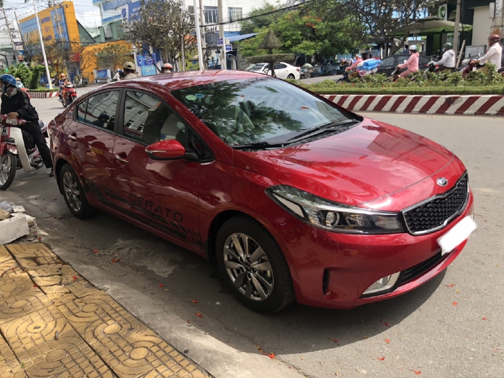 Hãng bán Cerato 1.6MT 2017, màu đỏ, đúng chất lướt, giá TL, hổ trợ góp