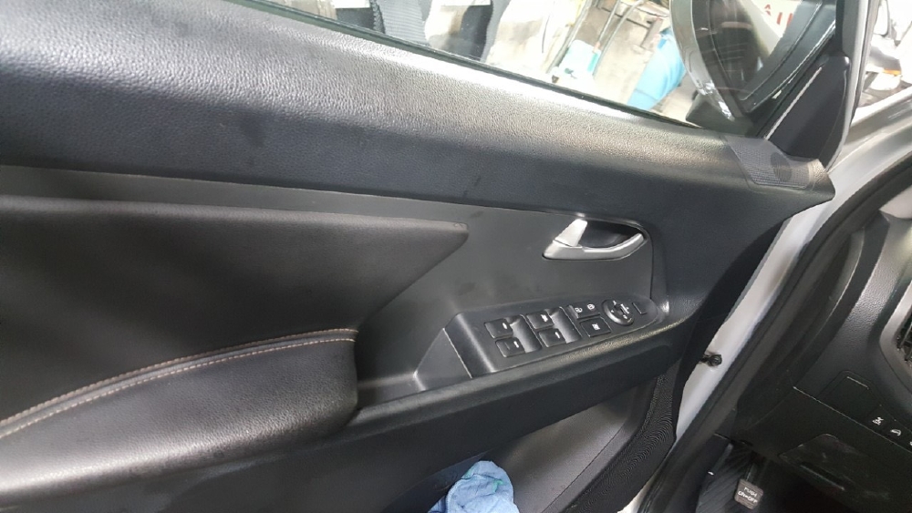 Hãng bán Kia Sportage 2 cầu 2010 đăng ký 2011, màu bạc, đúng chất, giá thương lượng