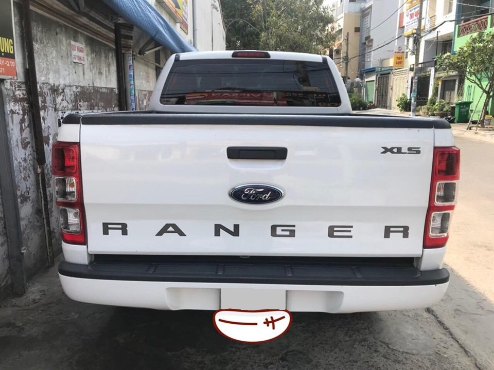 Gia đình cần bán Ranger XLS 2017, số tự động, màu trắng