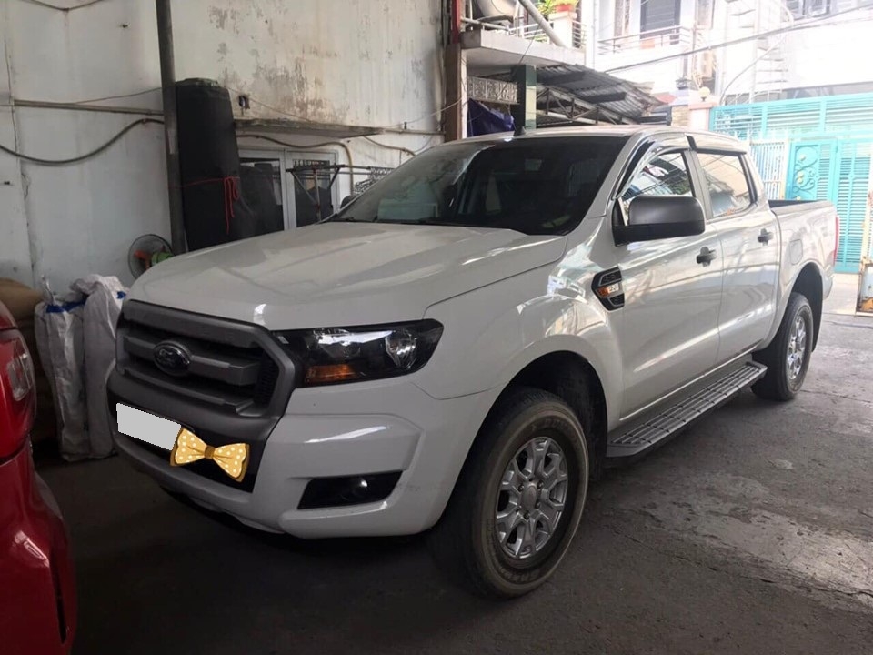 Gia đình cần bán Ranger XLS 2017, số tự động, màu trắng