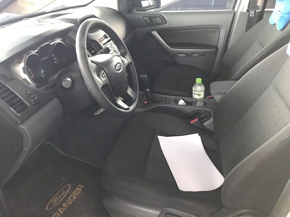 Gia đình cần bán Ranger XLS 2017, số tự động, màu trắng