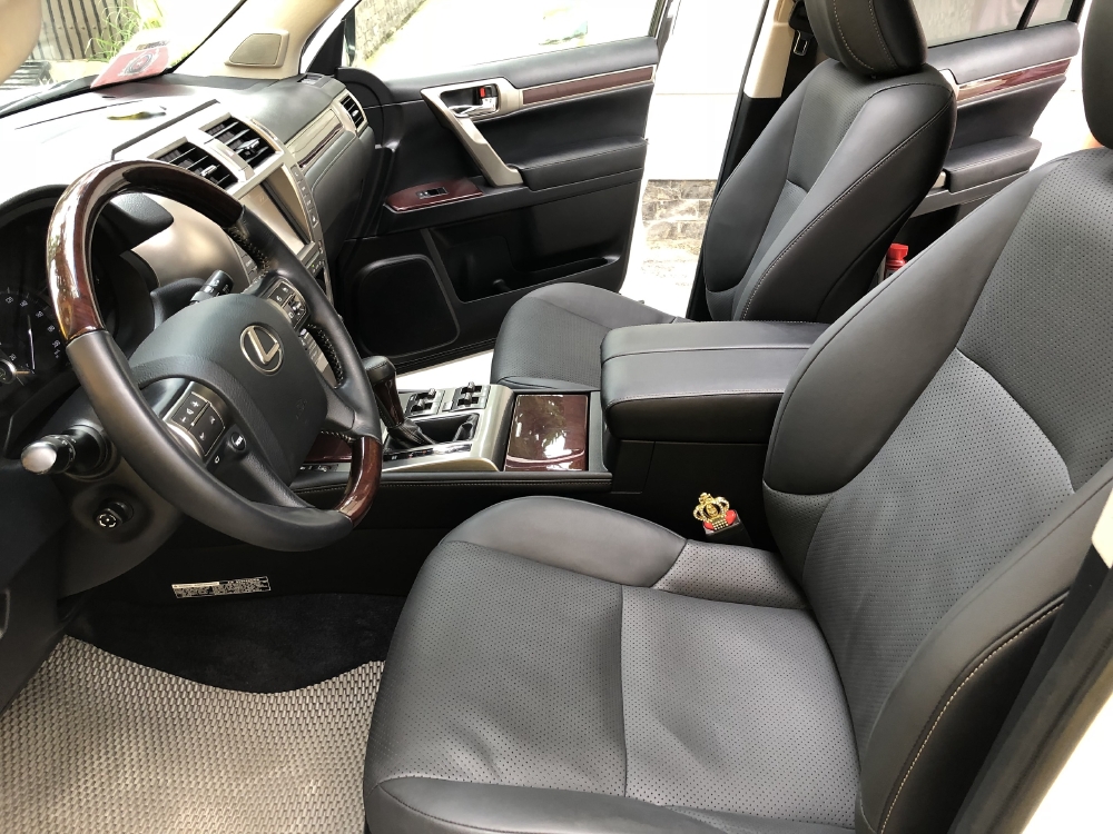 Mình cần bán Lexus GX460 full 2016 trắng thể thao