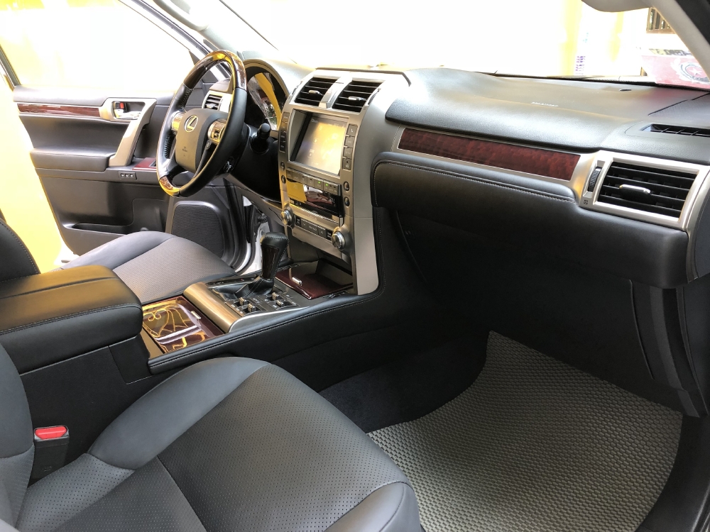 Mình cần bán Lexus GX460 full 2016 trắng thể thao