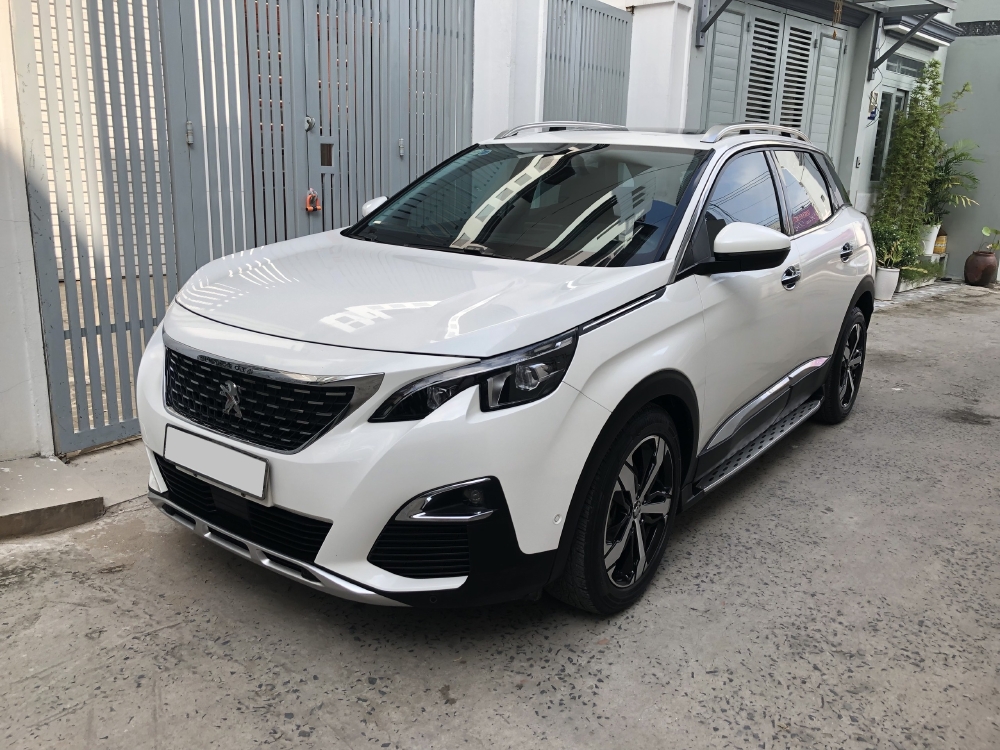 Cần bán xe Peugeot 3008 model 2018 màu trắng