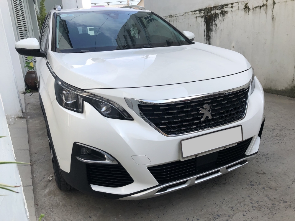 Cần bán xe Peugeot 3008 model 2018 màu trắng