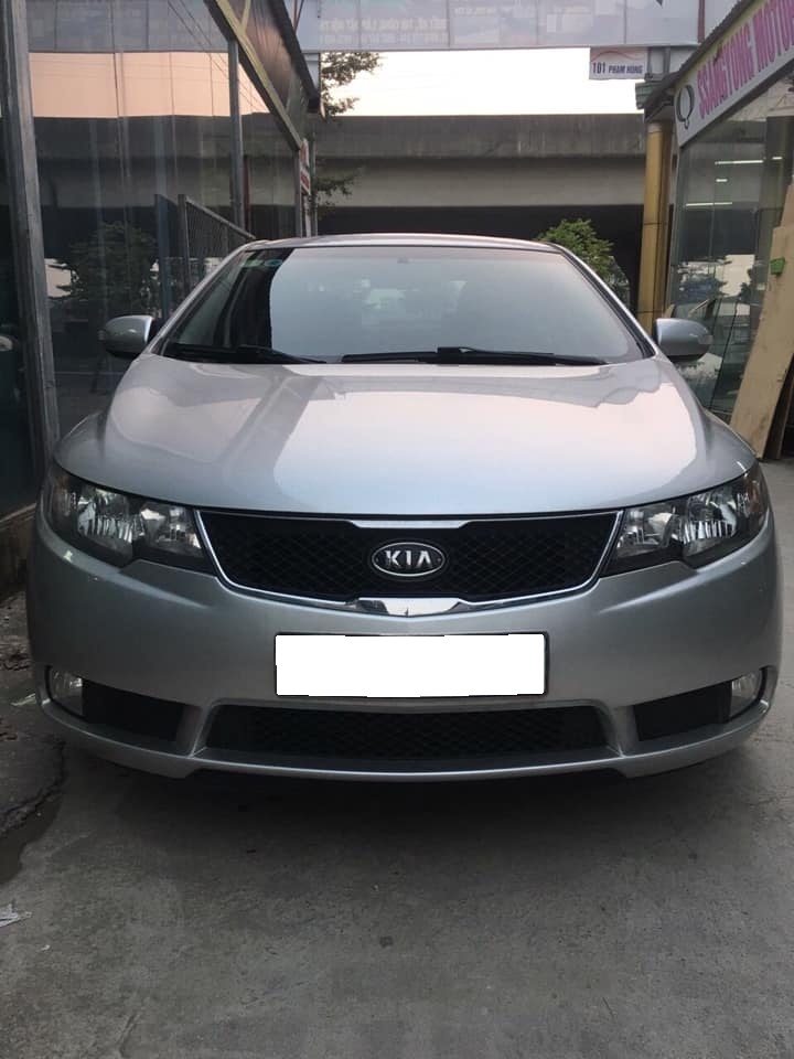 Gia đình cần bán Kia cerato 2010, số tự động, màu bạc
