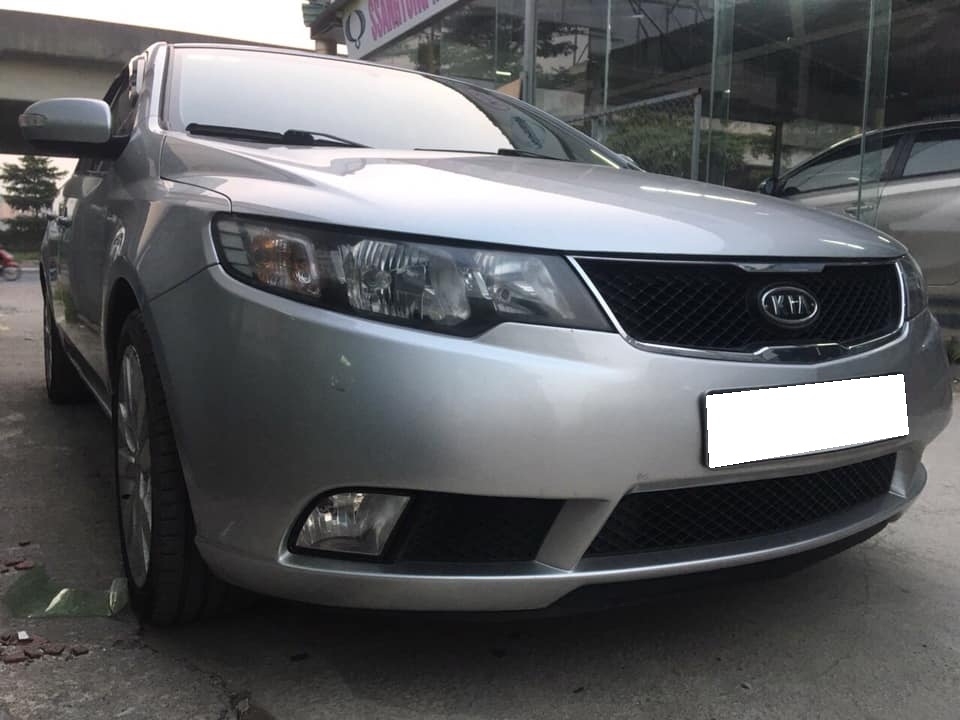 Gia đình cần bán Kia cerato 2010, số tự động, màu bạc