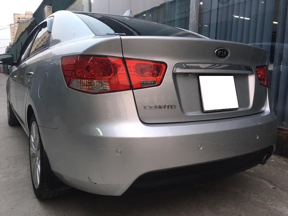 Gia đình cần bán Kia cerato 2010, số tự động, màu bạc