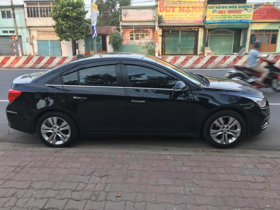 Cần bán xe Cruze LTZ, khai sinh 2018. màu đen, số tự động