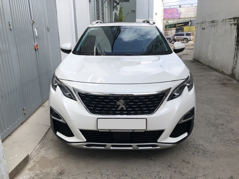 Cần bán xe Peugeot 3008 model 2018 màu trắng