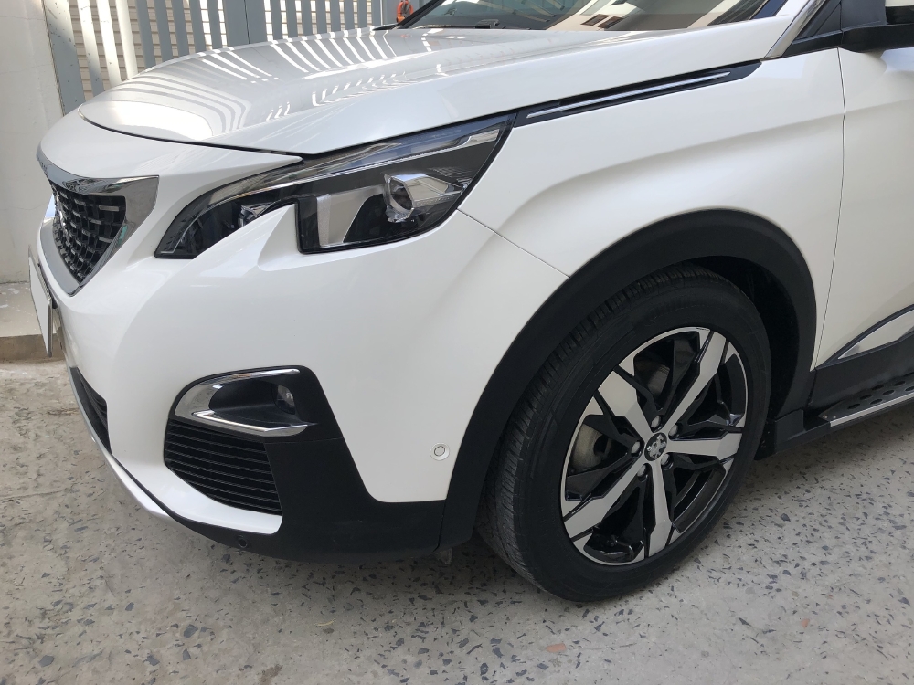 Cần bán xe Peugeot 3008 model 2018 màu trắng