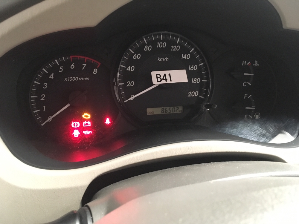 Innova 2.0E sx 2015 màu bạc, xe đẹp cam kết chất lượng, hỗ trợ NH với thủ tục nhanh chóng, đơn giản