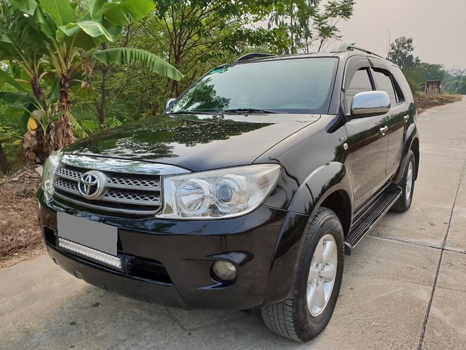 Bán Toyota Fortuner 2010 số sàn dầu xám bút chì rất đẹp